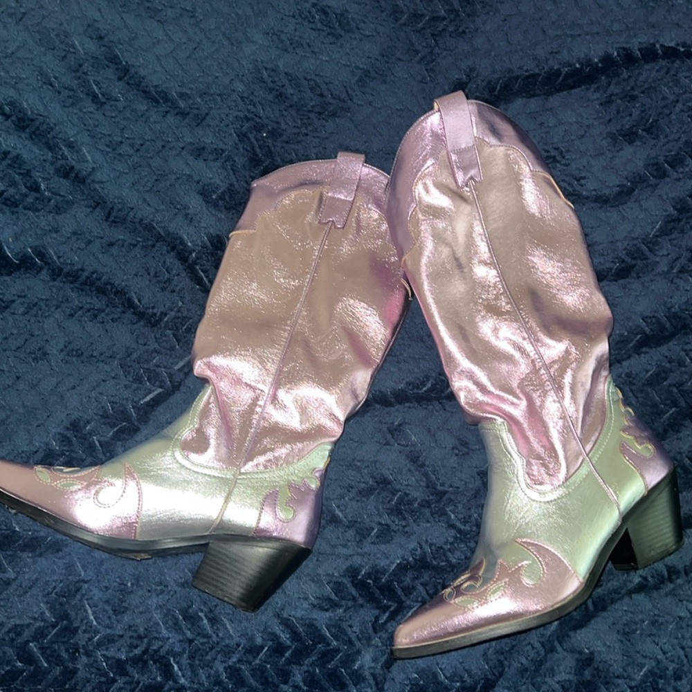 AKIRA PINK AND SILVER COWGIRL BOOTS